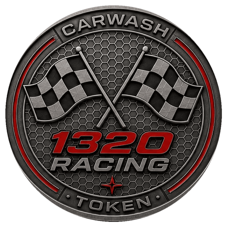 Гърбът на жетона: карирани флагове и 1320 Racing